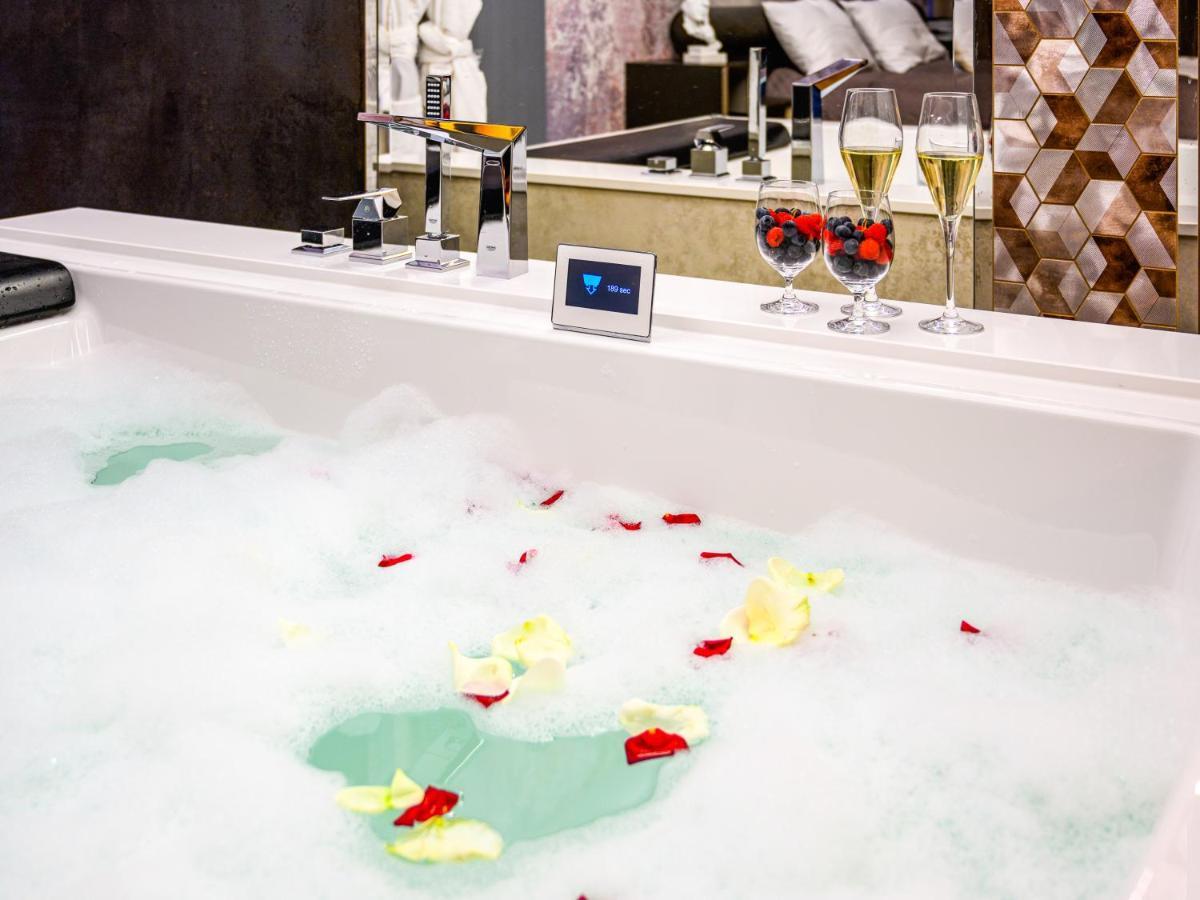 Pietryna Apartments Luxury - Sauna , Jacuzzi , Bezposrednio Przy Ul Piotrkowskiej Łódź Dış mekan fotoğraf