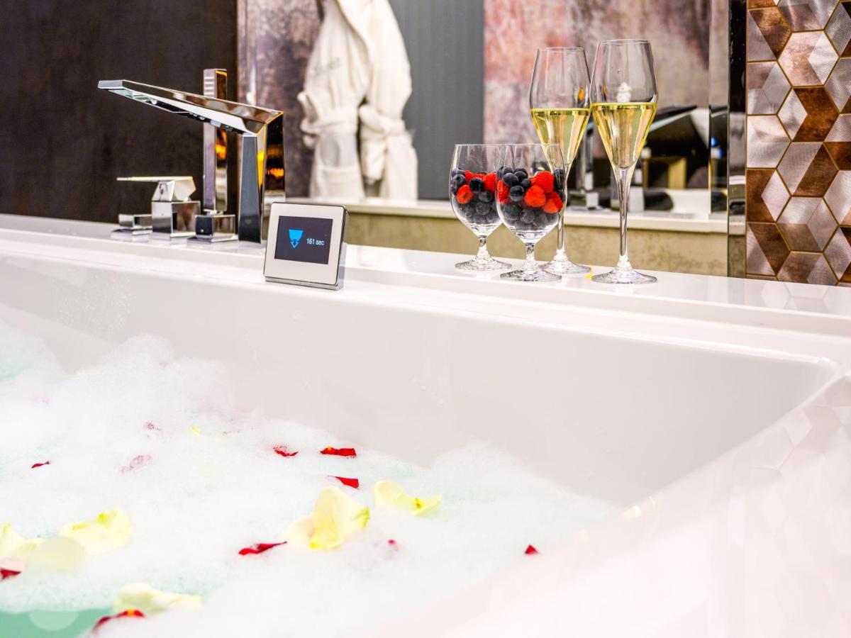 Pietryna Apartments Luxury - Sauna , Jacuzzi , Bezposrednio Przy Ul Piotrkowskiej Łódź Dış mekan fotoğraf