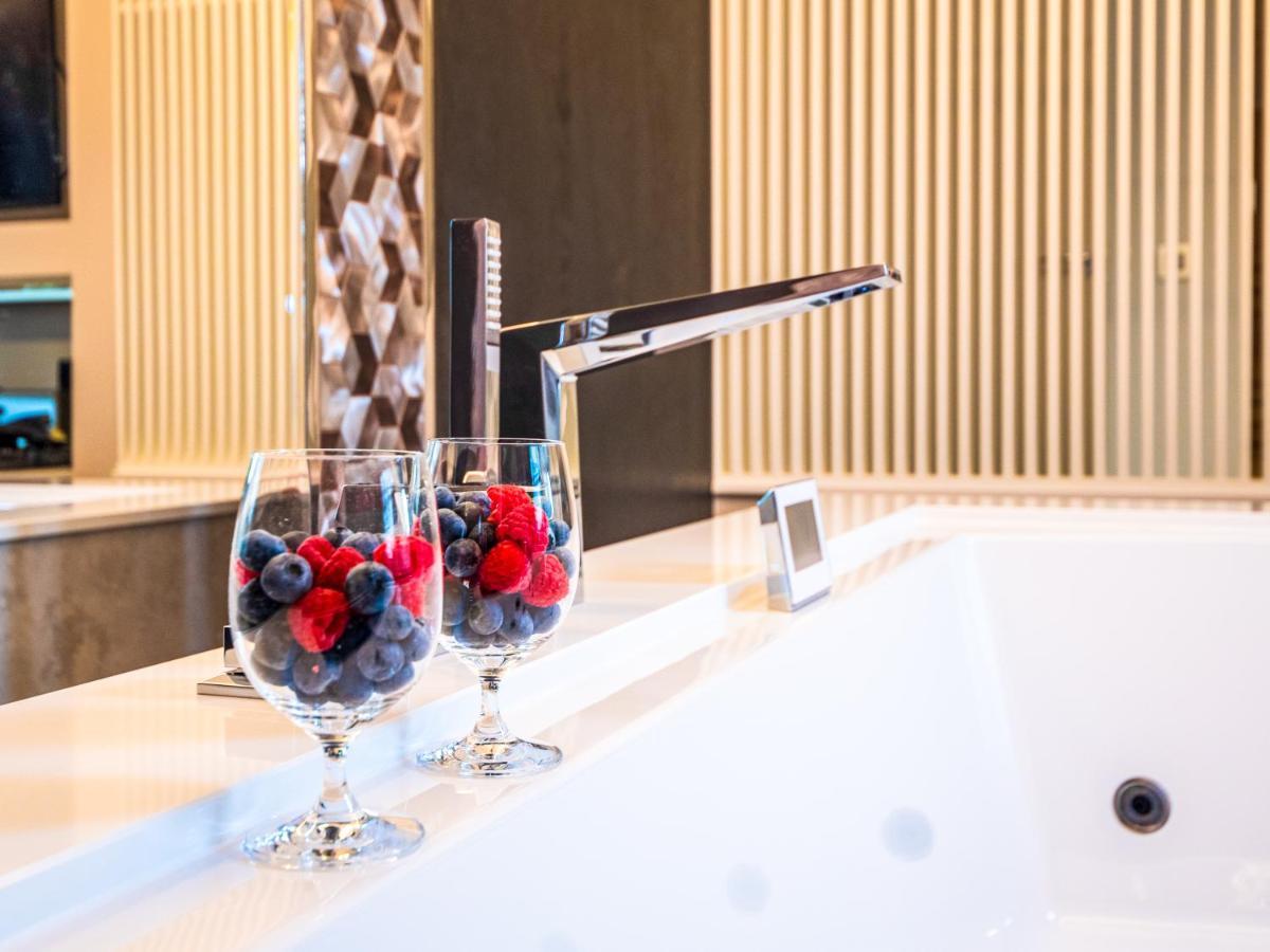 Pietryna Apartments Luxury - Sauna , Jacuzzi , Bezposrednio Przy Ul Piotrkowskiej Łódź Dış mekan fotoğraf
